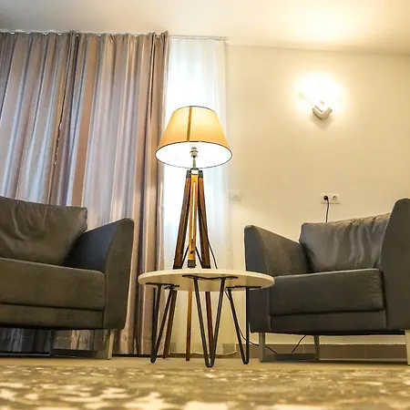 Al Hayat アパート